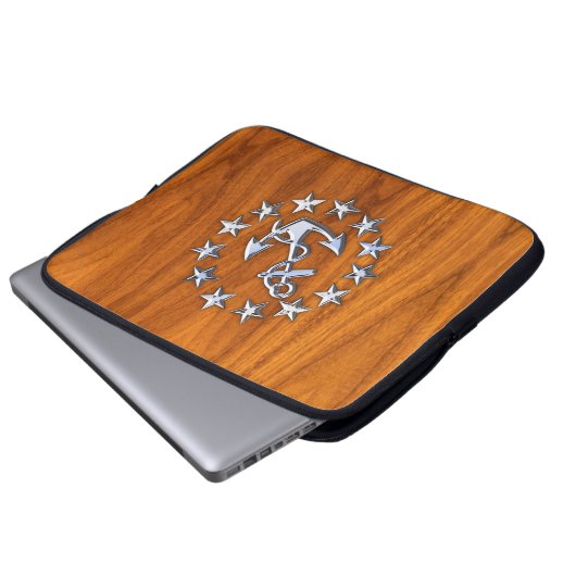 Chrome Yacht Flag auf Nautical Teak Wood Print Laptopschutzhülle (Vorne Knopf)