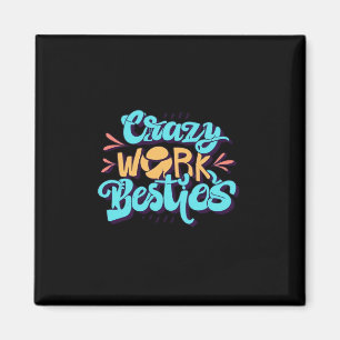 Chroniken von Crazy Work Besties arbeiten als Gesc Magnet