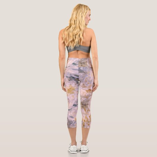 chrysanthemum bloom capri leggings (Rückseite)