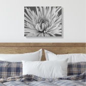 Chrysanthemum-Blume Leinwanddruck (Insitu (Schlafzimmer))