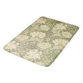 Chrysanthemum Blume Pattern (von William Morris) Badematte (Schrägansicht)
