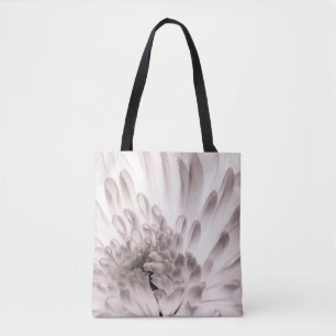 Chrysanthemum in full bloom. Close up macro of flo Tasche