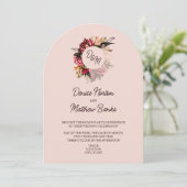 Chrysanthemum Monogram auf blush-Rose Einladung (Stehend Vorderseite)