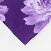 Chrysanthemum Pattern - Tief Lila Fleece Blanket (Ecke)