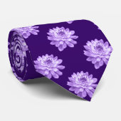 Chrysanthemum Pattern - Tief Lila Krawatte (Gerollt)