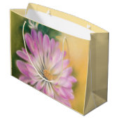 Chrysanthemum Pink und Cream Pastel Floral Große Geschenktüte (Rückseite Schrägansicht)