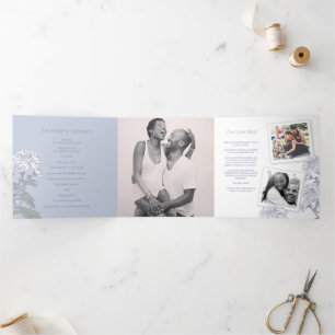 Chrysanthemumweiße Blume zeichnend Dreifach-gefaltete Programmkarte