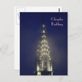 Chrysler Gebäude Lit up at Dusk in the Mist Postkarte (Vorne/Hinten)