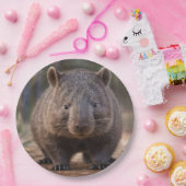 "Chubby Charm: Die Adorable Australian Wombat" Pappteller (Party)
