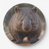"Chubby Charm: Die Adorable Australian Wombat" Pappteller (Vorderseite)