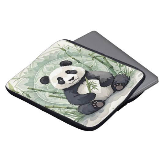 Chubby-Panda in einer Lotus-Pose Laptopschutzhülle (Vorne Oben)