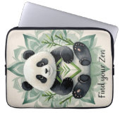 Chubby Panda sitzend in Lotus Pose Zen Laptopschutzhülle (Vorderseite)