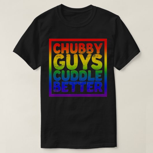 Chubby Typ Cuddle Better Gay Bär T-Shirt (Design vorne)