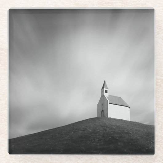 Chuch auf einem Hügel in Schwarzweiss Glasuntersetzer (Vorderseite)