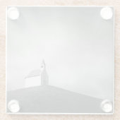Chuch auf einem Hügel in Schwarzweiss Glasuntersetzer (Rückseite)