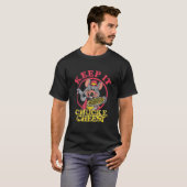 Chuck E Cheese Behielt es käsisch beängstigend gro T-Shirt (Vorne ganz)