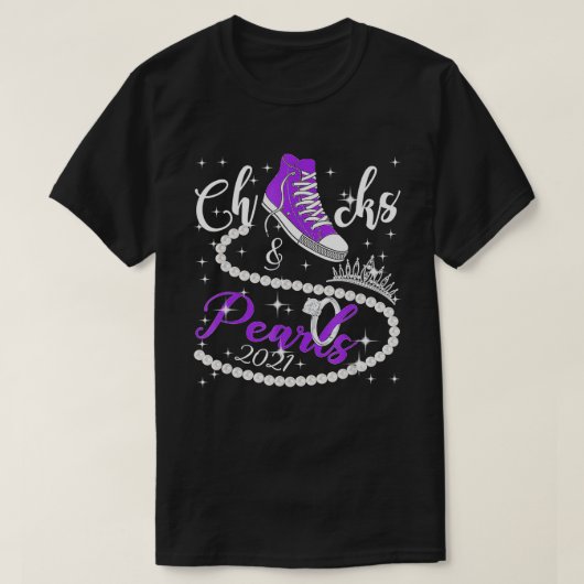 Chucks and Pearls 2023 Lila Sneakers T-Shirt (Design vorne)