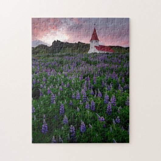 Church in Field of Lupine Wildblumen in Island Puzzle (Vertikal)