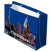 Cincinnati in Graffiti Große Geschenktüte (Vorderseite Schrägansicht)