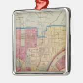 Cincinnati, Ohio und Nähe Silbernes Ornament (Links)