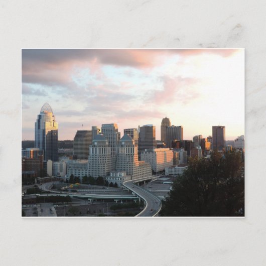 Cincinnati Skyline bei Sonnenuntergang Postkarte (Vorderseite)