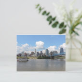 Cincinnati, Skyline von Ohio mit dem Fluss Ohio Postkarte (Stehend Vorderseite)
