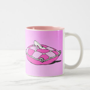 Cinderella Slipper auf rosa Kissen Vintage Kunst Zweifarbige Tasse