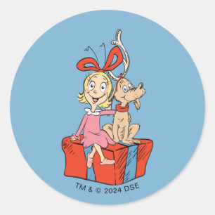 Cindy Lou Who und Max an einem Geschenk Runder Aufkleber
