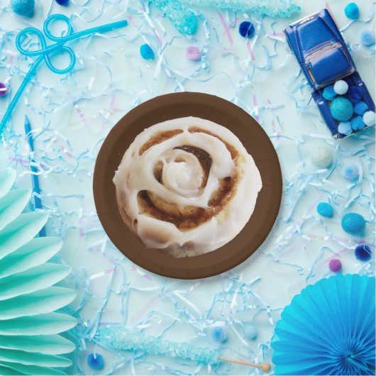 Cinnamon Bun mit Icing Pappteller (Party)