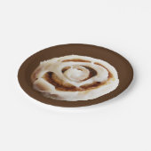 Cinnamon Bun mit Icing Pappteller (Schrägansicht)