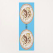 Cinnamon Rolle Cartoon Illustration Yogamatte (Vorderseite)