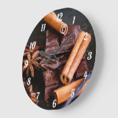 Cinnoman Sticks, Schokolade und Star Anise Große Wanduhr (Winkel)