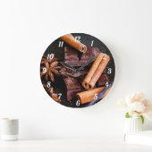Cinnoman Sticks, Schokolade und Star Anise Große Wanduhr (Zuhause)