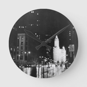 circa 1954:  Eine Ansicht unten Michigan-Allee Runde Wanduhr