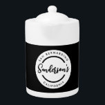 Circle "Schwarz-weiß City Town Place"<br><div class="desc">Einfach minimalistisch schick posh stye schwarz-weiß Ort Name in schwarzen Kreis Ring. Perfektes Design für Zuhause,  Büro und Ihr Unternehmen. Passen Sie es mit Texten Ihrer Wahl an.</div>