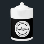 Circle "Schwarz-weiß City Town Place"<br><div class="desc">Einfach minimalistisch schick posh stye schwarz-weiß Ort Name in schwarzen Kreis Ring. Perfektes Design für Zuhause,  Büro und Ihr Unternehmen. Passen Sie es mit Texten Ihrer Wahl an.</div>