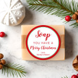 Circle Soap Label, Weihnachtsfeiertage Rot & Grün Runder Aufkleber<br><div class="desc">Verwenden Sie diese süßen,  runden Aufkleber,  um Seife,  Körperwäsche oder Handanitisierer in dieser Feriensaison zu kennzeichnen. Macht ein großartiges Lehrer oder Geschenk für Kunden.</div>