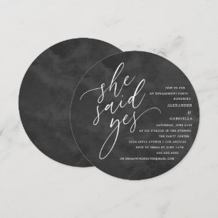 Circle White Script Sie sagte Yes Engagement Party Einladung