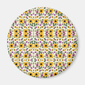 Circular floral button with vibrant yellow magnet (Vorne)