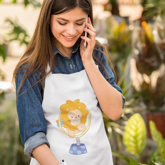 Circus Lion springt durch einen Hoop Schürze