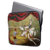 Circus Poster zeigt Acrobat Darstellend auf Pferd. Laptopschutzhülle (Vorderseite Links)