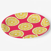 Citrus Lemon Slice Hot Pink & Yellow Pappteller (Schrägansicht)