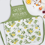 Citrus Lemons Queen of the Kitchen Name Schürze<br><div class="desc">Lassen Sie sich mit unserer personalisierten Sommer Koch Schürze in die Küche eintauchen. Diese Schürze ist mit einem frischen Zitrusmauermuster verziert und verkündet Ihnen mutig die "Königin der Küche", und sie kann stolz auch Ihren Namen und das Jahr tragen. Es ist nicht nur eine Schürze, es ist eine Erklärung für...</div>