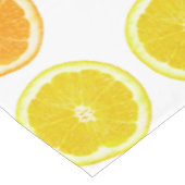 Citrus Limon, Orange und Lemon Polka Dot Slices Tischdecke (Schrägansicht)