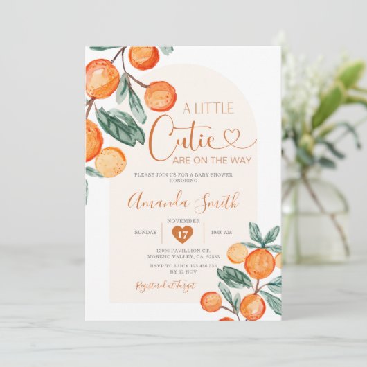 Citrus Orange Eine kleine Süsse ist auf dem Weg Einladung (Stehend Vorderseite)