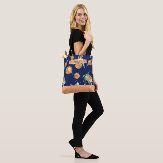 Citrus Süsse Orange Floral Navy Beste Mutter aller Tasche (Am Model)