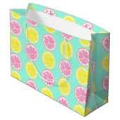 Citrus Symphony Große Geschenktüte (Rückseite Schrägansicht)