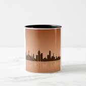 City Skyline bei Morgendämmerung Tasse (Mittel)