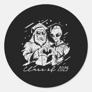 CL of 2025 Graduate Men Bigfoot Alien Sasquatch Lo Runder Aufkleber