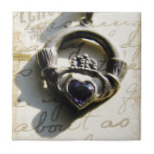 Claddagh Fliese (Vorderseite)